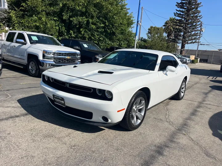 WHITE, 2019 DODGE CHALLENGER SXT Image 6