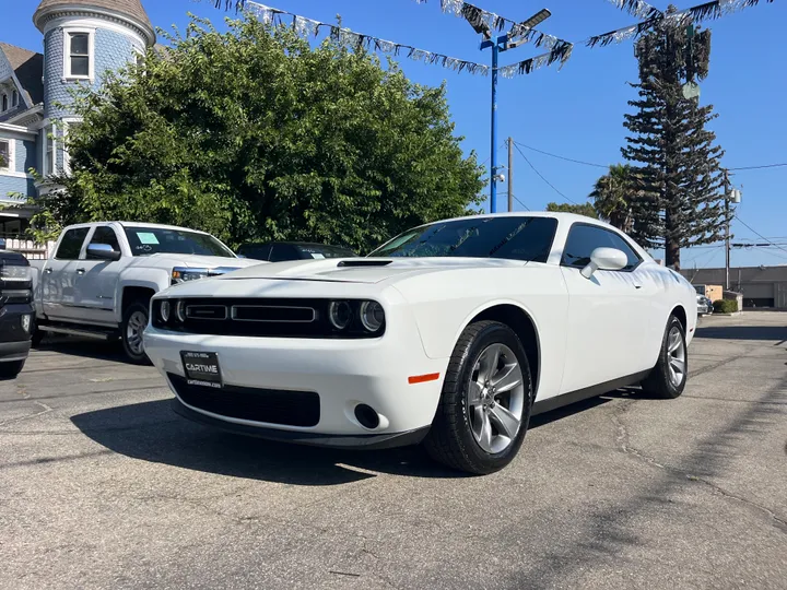 WHITE, 2019 DODGE CHALLENGER SXT Image 8