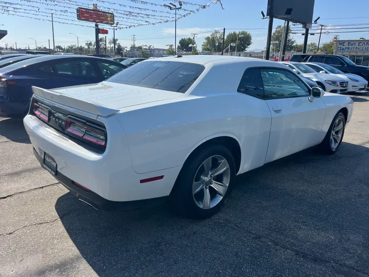 WHITE, 2019 DODGE CHALLENGER SXT Image 10