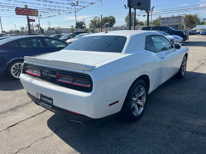 WHITE, 2019 DODGE CHALLENGER SXT Image 11