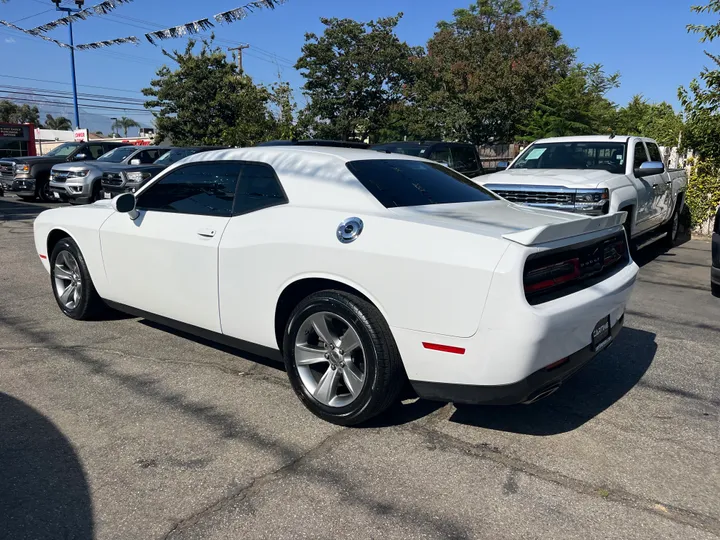 WHITE, 2019 DODGE CHALLENGER SXT Image 13