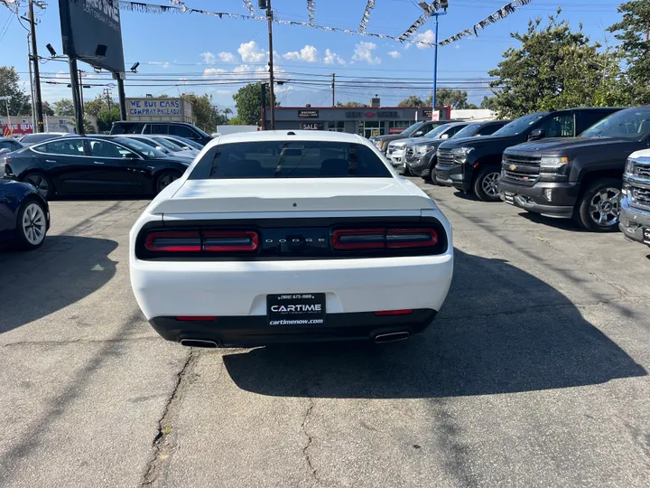 WHITE, 2019 DODGE CHALLENGER SXT Image 15