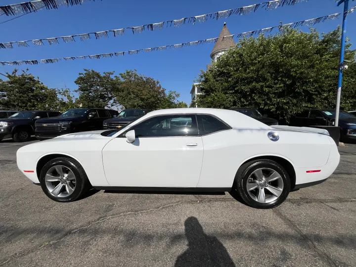 WHITE, 2019 DODGE CHALLENGER SXT Image 16