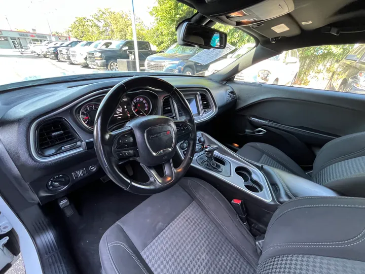 WHITE, 2019 DODGE CHALLENGER SXT Image 25