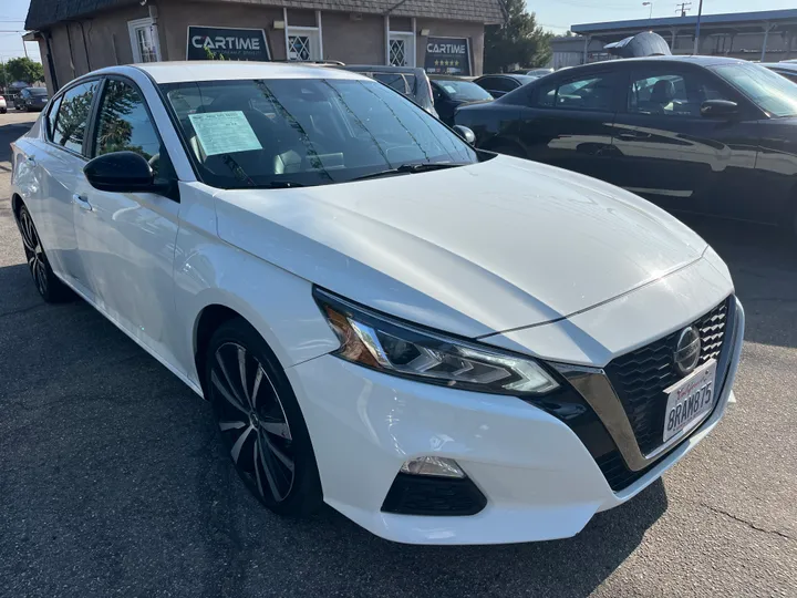 WHITE, 2021 NISSAN ALTIMA SR Image 4