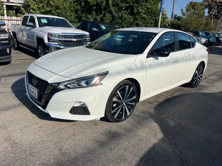 WHITE, 2021 NISSAN ALTIMA SR Image 9