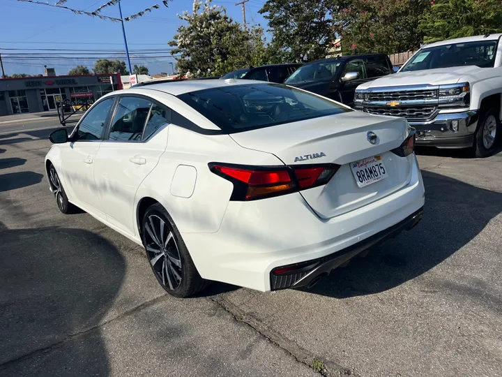 WHITE, 2021 NISSAN ALTIMA SR Image 14