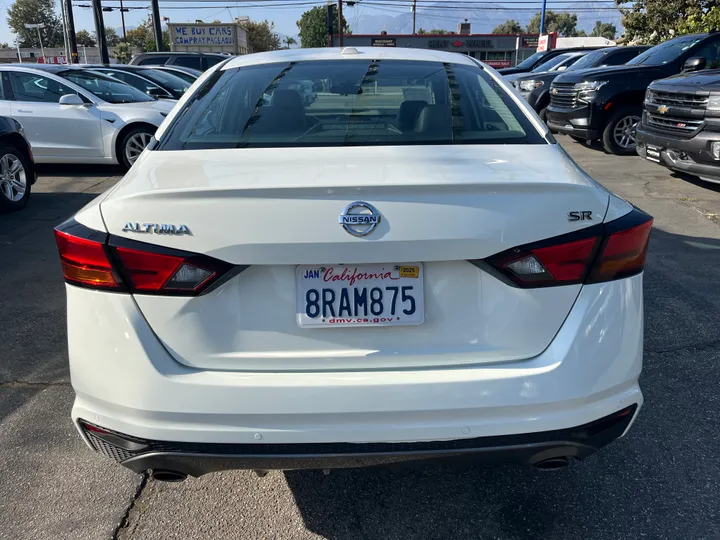 WHITE, 2021 NISSAN ALTIMA SR Image 18