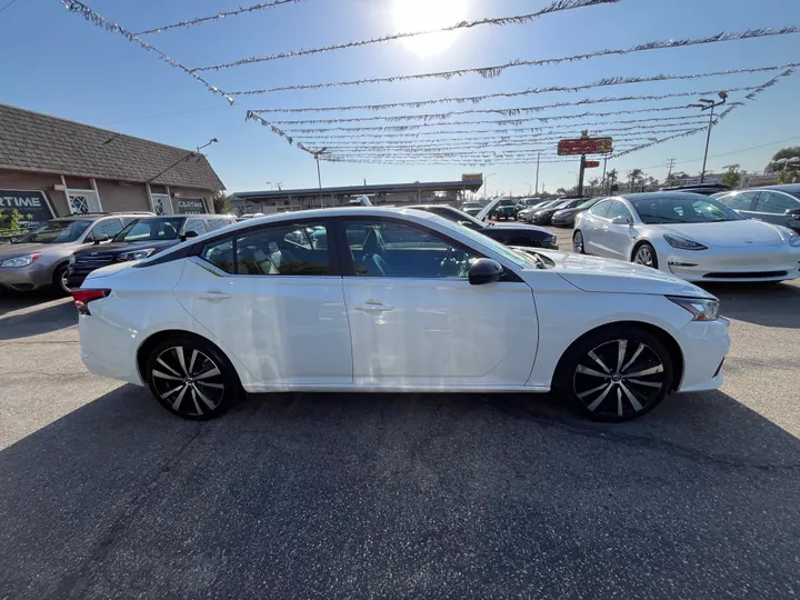 WHITE, 2021 NISSAN ALTIMA SR Image 19