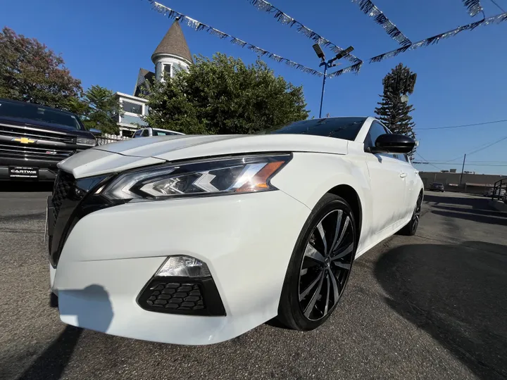 WHITE, 2021 NISSAN ALTIMA SR Image 21