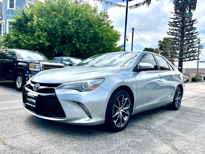 SILVER, 2015 TOYOTA CAMRY XSE Image 8