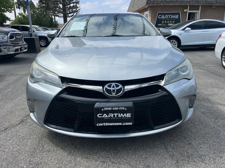 SILVER, 2015 TOYOTA CAMRY XSE Image 12