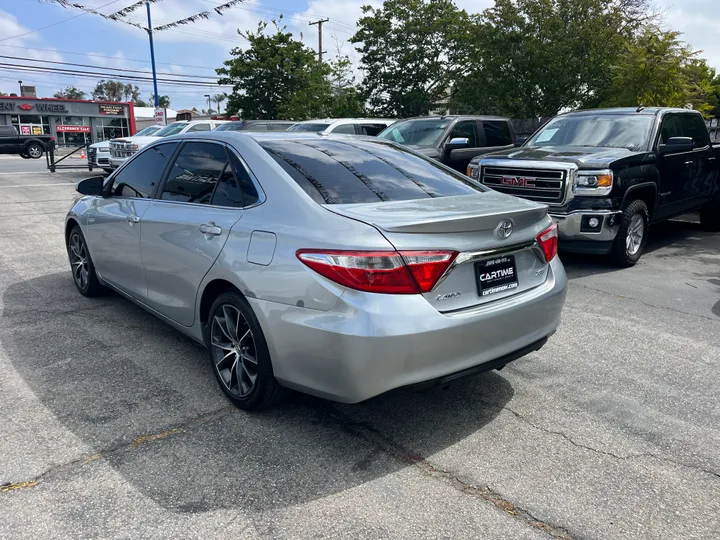 SILVER, 2015 TOYOTA CAMRY XSE Image 14