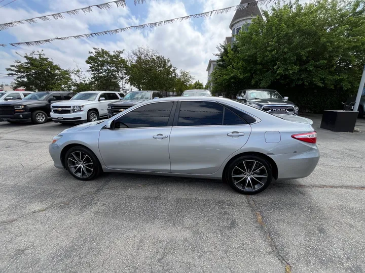 SILVER, 2015 TOYOTA CAMRY XSE Image 16