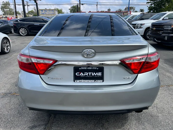 SILVER, 2015 TOYOTA CAMRY XSE Image 18