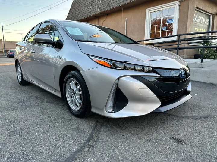 SILVER, 2019 TOYOTA PRIUS PRIME Image 3