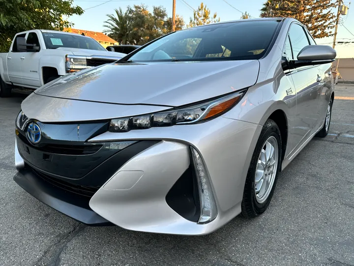 SILVER, 2019 TOYOTA PRIUS PRIME Image 8