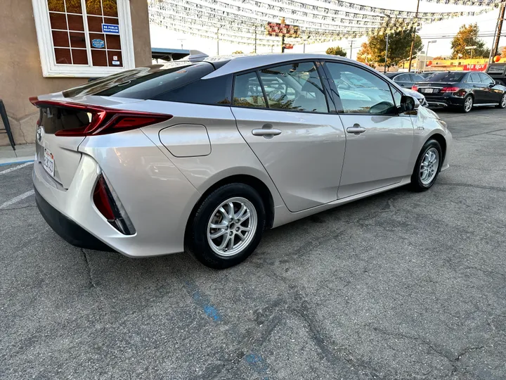 SILVER, 2019 TOYOTA PRIUS PRIME Image 17