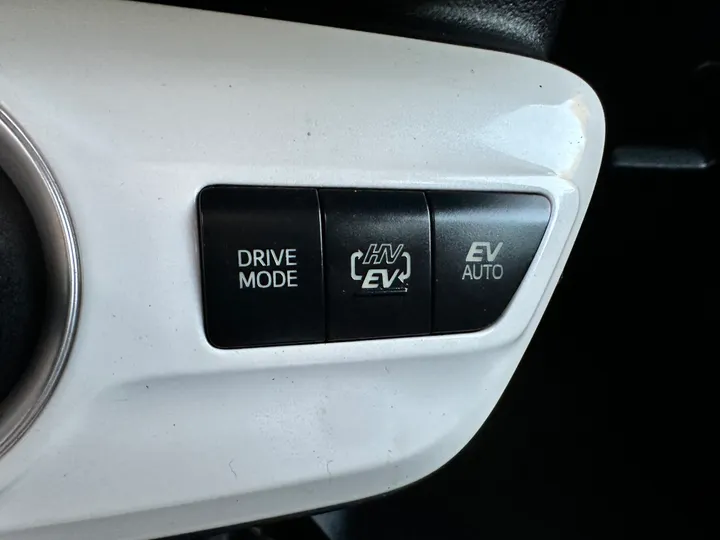 SILVER, 2019 TOYOTA PRIUS PRIME Image 62