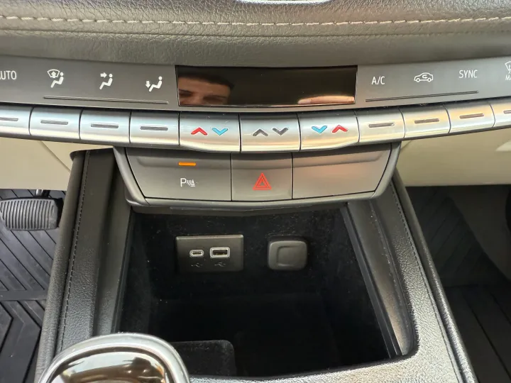 BLUE, 2021 CADILLAC XT4 Image 19
