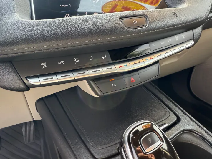 BLUE, 2021 CADILLAC XT4 Image 20