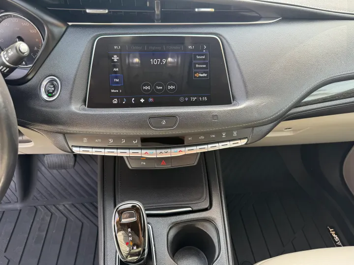 BLUE, 2021 CADILLAC XT4 Image 22