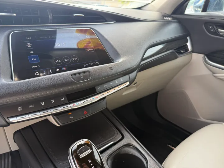 BLUE, 2021 CADILLAC XT4 Image 23