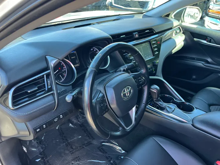 SILVER, 2019 TOYOTA CAMRY SE Image 27