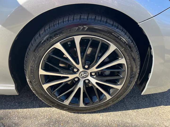 SILVER, 2019 TOYOTA CAMRY SE Image 53