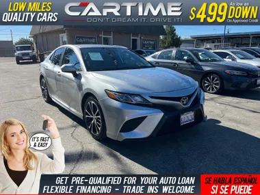 SILVER, 2019 TOYOTA CAMRY SE Image 