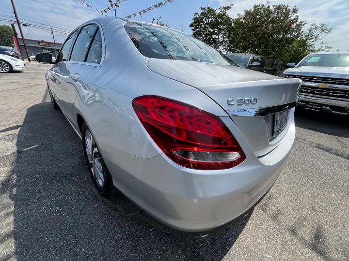 SILVER, 2015 MERCEDES-BENZ C-CLASS C300 Image 17