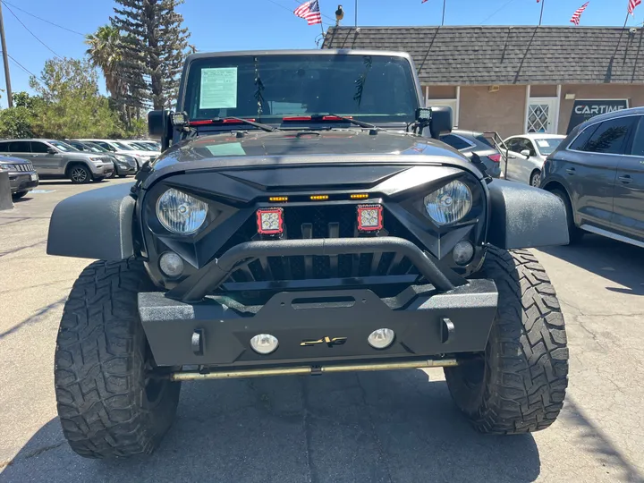 GRAY, 2018 JEEP WRANGLER UNLIMITED Image 10