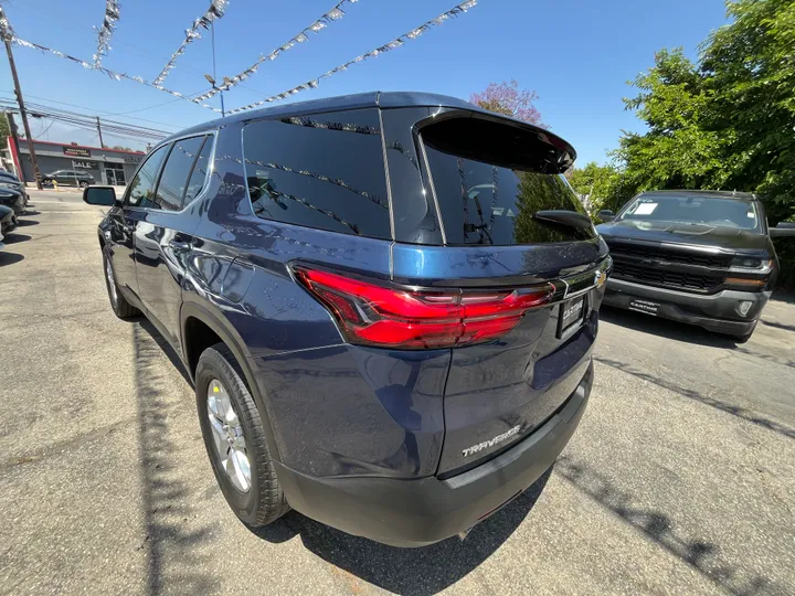 BLUE, 2022 CHEVROLET TRAVERSE LS SPORT UTILITY Image 18