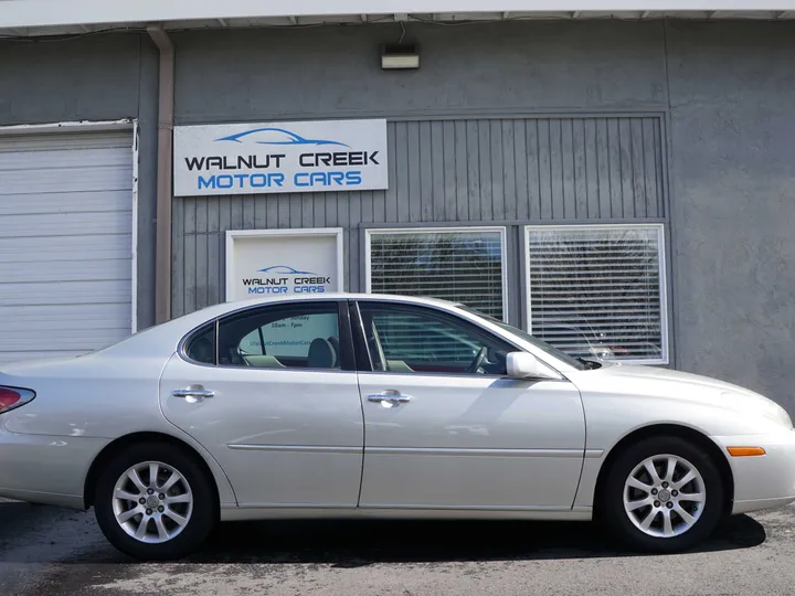 SILVER, 2004 LEXUS ES Image 23