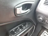 WHITE, 2018 JEEP COMPASS Thumnail Image 13