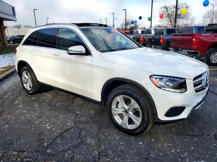 WHITE, 2018 MERCEDES-BENZ GLC Image 4