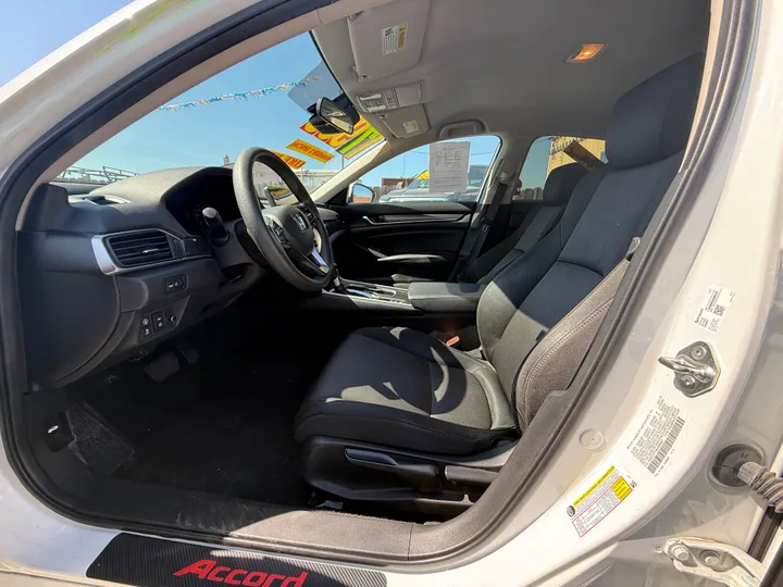 WHITE, 2019 HONDA ACCORD Image 6