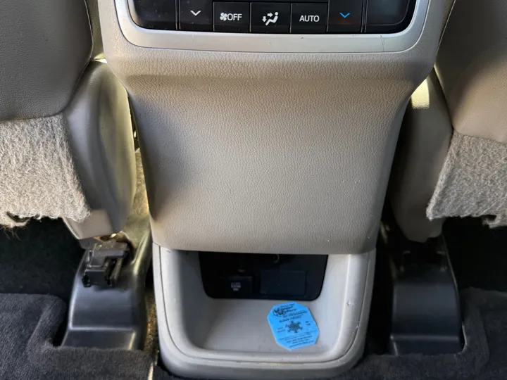 2014 TOYOTA HIGHLANDER Image 11