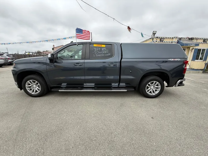 WHITE, 2021 CHEVROLET SILVERADO 1500 CREW CAB Image 3
