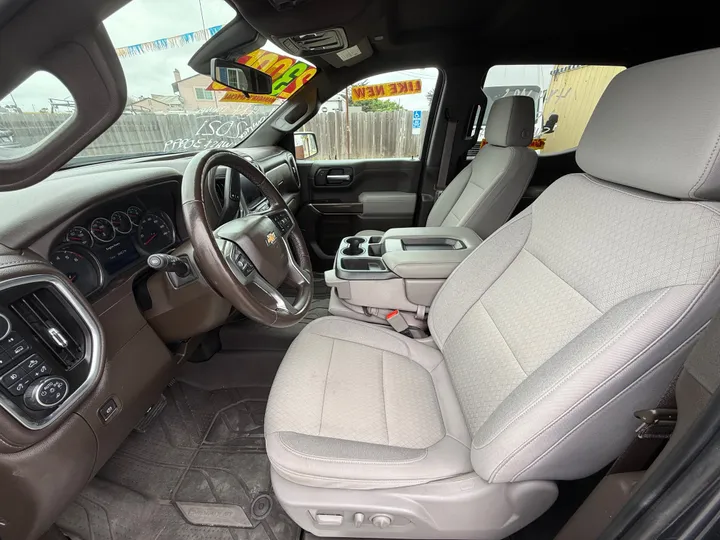 WHITE, 2021 CHEVROLET SILVERADO 1500 CREW CAB Image 7