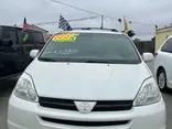 WHITE, 2004 TOYOTA SIENNA Thumnail Image 2