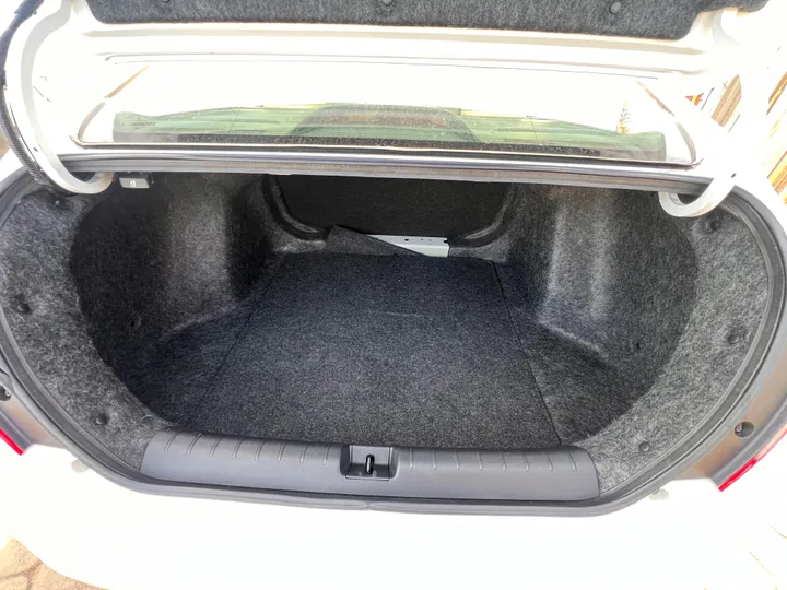 WHITE, 2016 HONDA CIVIC Image 11