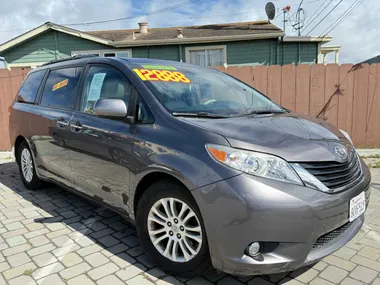 BROWN, 2012 TOYOTA SIENNA Image 