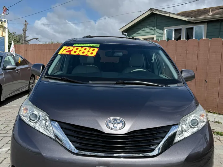 BROWN, 2012 TOYOTA SIENNA Image 2