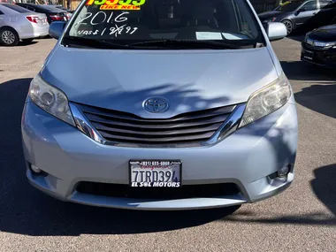 GREY, 2016 TOYOTA SIENNA Image 