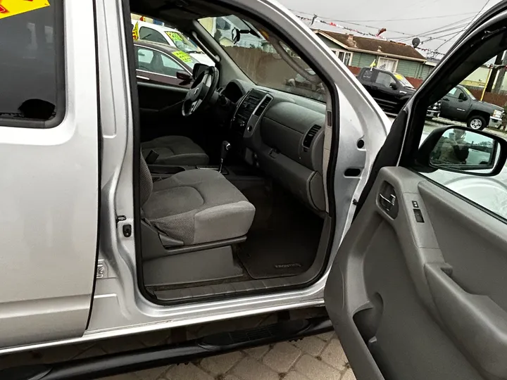 2010 NISSAN FRONTIER CREW CAB Image 5