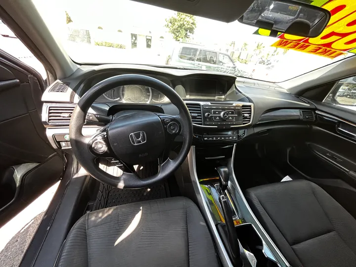 2017 HONDA ACCORD Image 3