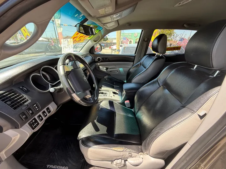 GRAY, 2013 TOYOTA TACOMA DOUBLE CAB Image 6