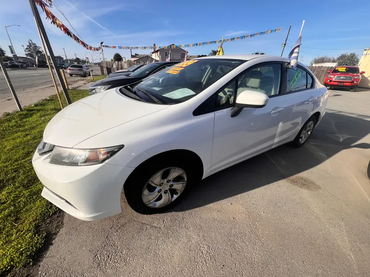 WHITE, 2015 HONDA CIVIC Image 3