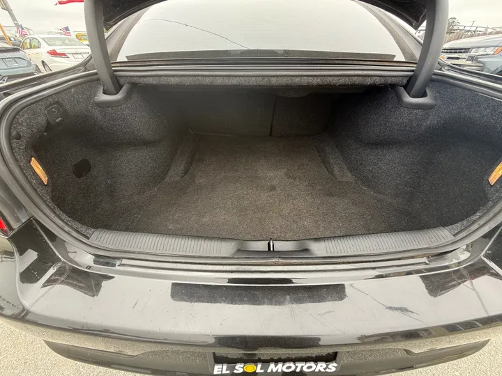 2019 DODGE CHARGER Image 12